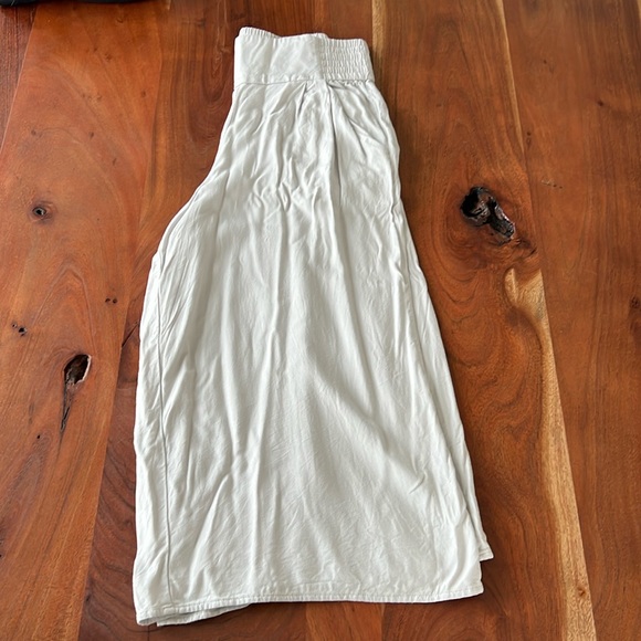 Sunday Best (Aritzia) Gaucho Crops - Picture 1 of 5